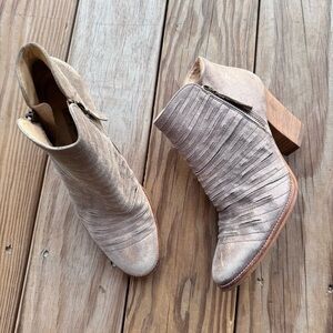 Paul Green Malibu Sliced Zip Bootie, Earth Metallic silver. Size 7.5. Leather